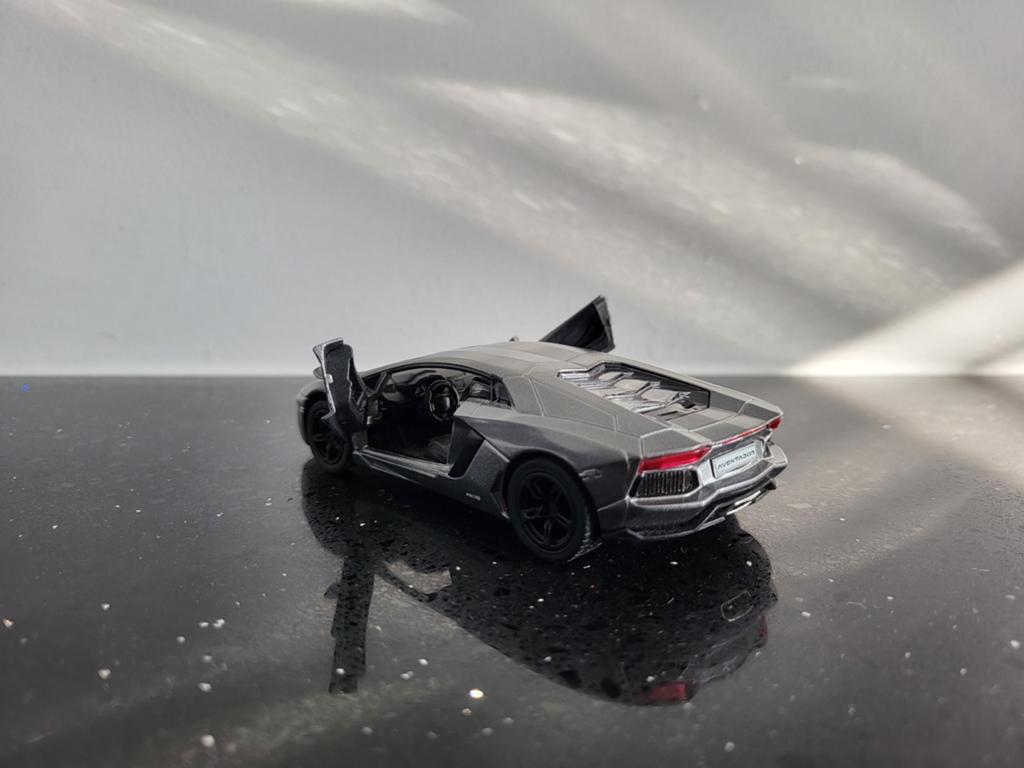 Lamborghini Aventador LP700-4 grijs 1/38 Kinsmart, Ophalen of Verzenden, Zo goed als nieuw, Auto
