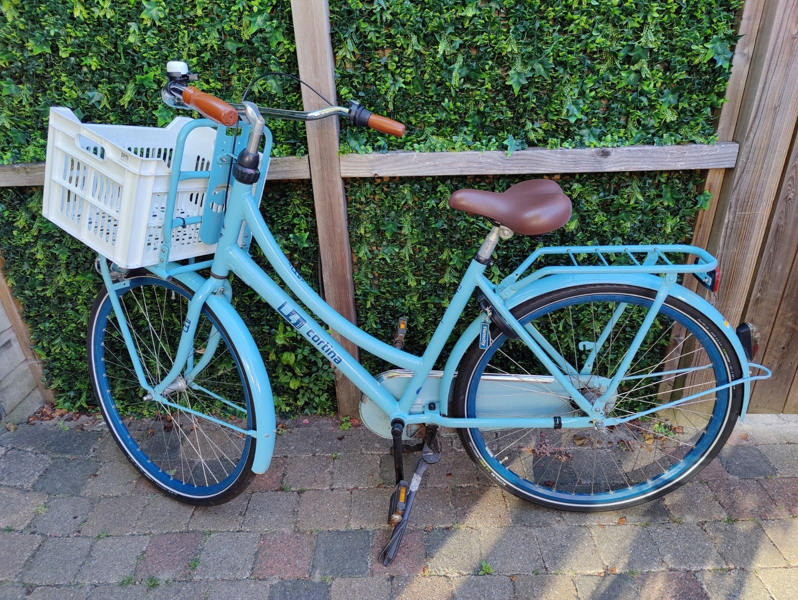 Cortina U4 meisjesfiets met 3 versnellingen en krat, Fietsen en Brommers, Fietsen | Dames | Damesfietsen, Gebruikt, Versnellingen