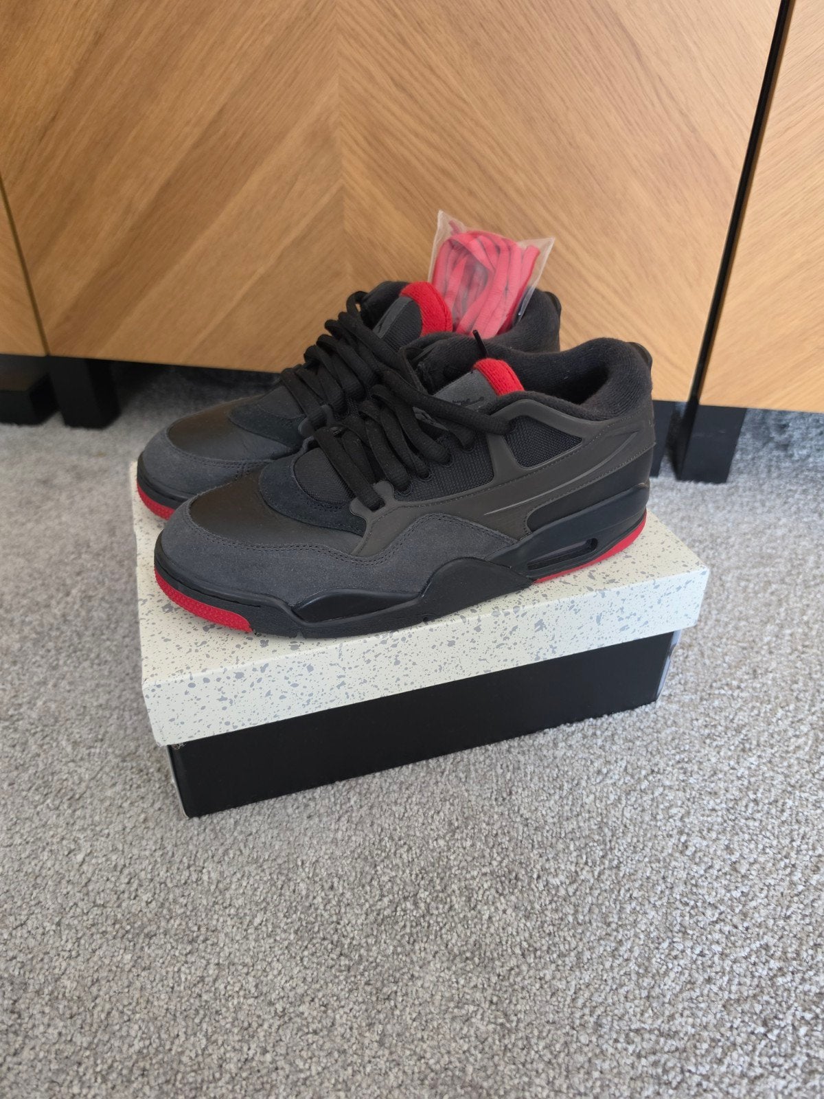 Air Jordan 4 RM Bred - Zwart/Rood, Kleding | Heren, Schoenen, Ophalen, Nike Jordan, Zwart, Nieuw