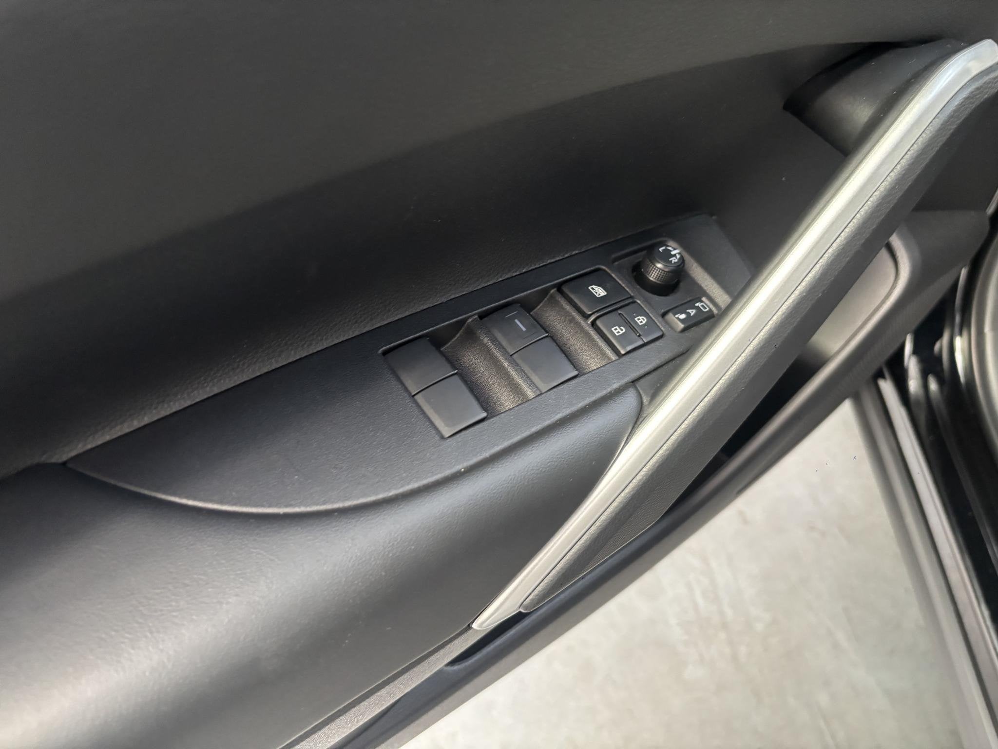 Toyota Corolla Cross Hybrid 140 Active, Auto's, Stof, Gebruikt, Zwart, Origineel Nederlands
