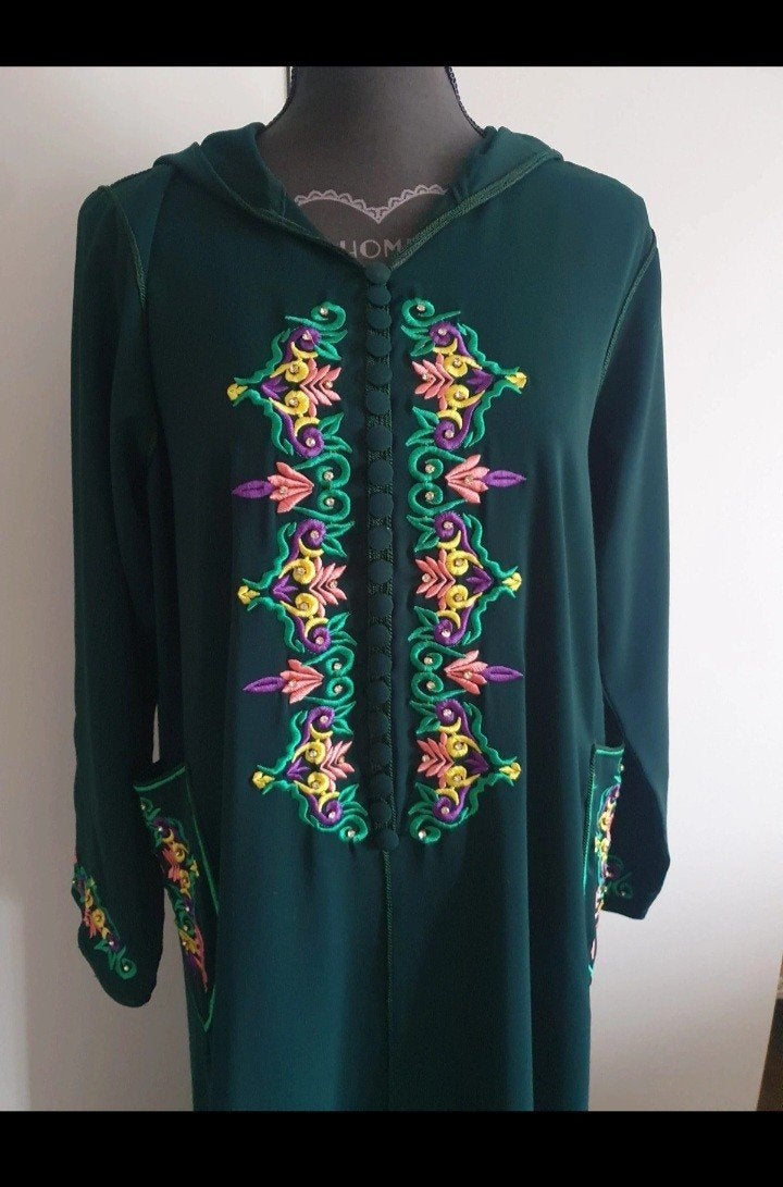 Groene Djelleba met borduursels - Zo goed als nieuw, Ophalen of Verzenden, Zo goed als nieuw, Maat 38/40 (M), Groen