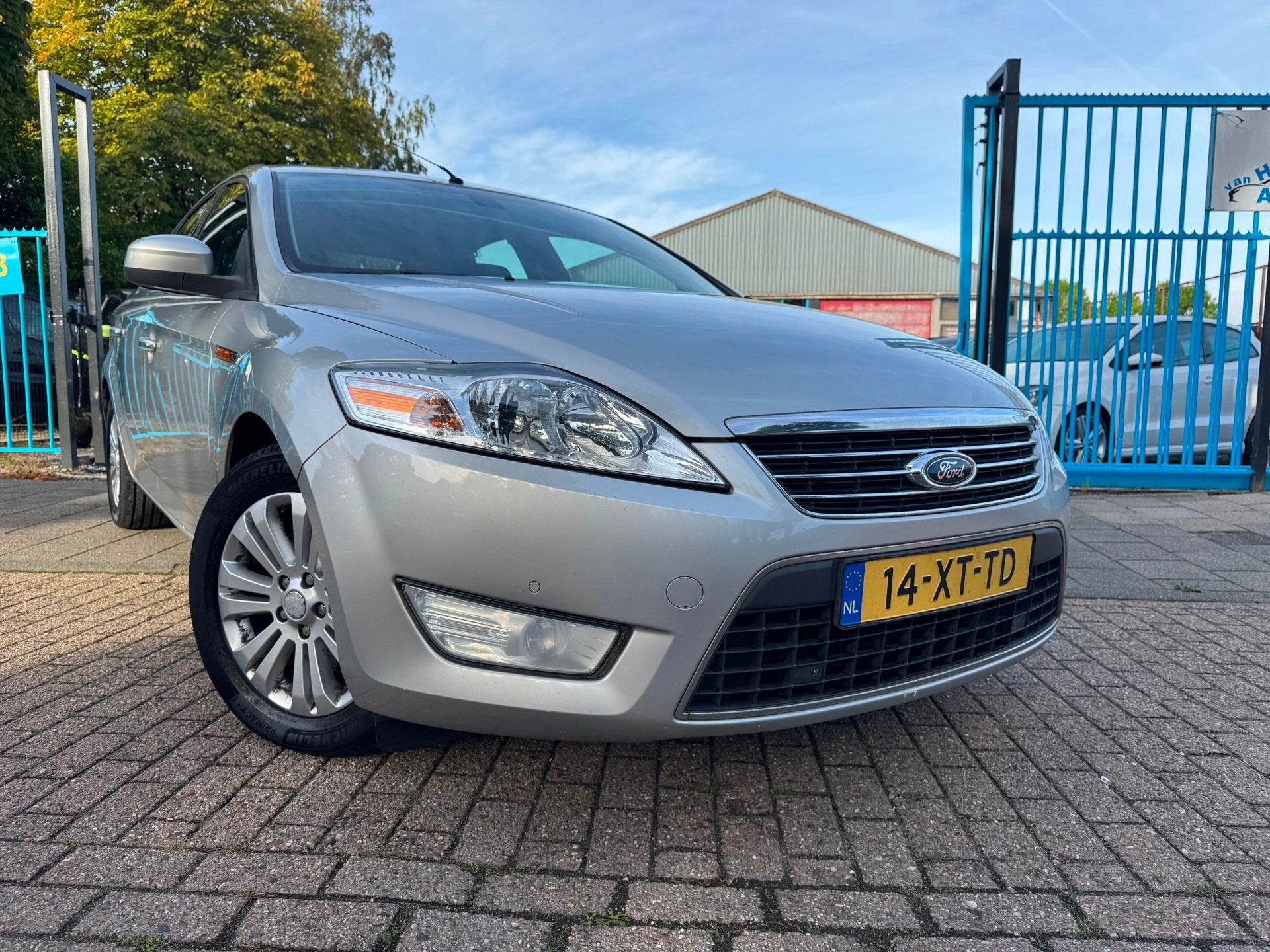 Ford Mondeo 2.5-20V Ghia Clima Elek Pakket Navi Cruise, Auto's, Voorwielaandrijving, Stof, Zwart, Mondeo