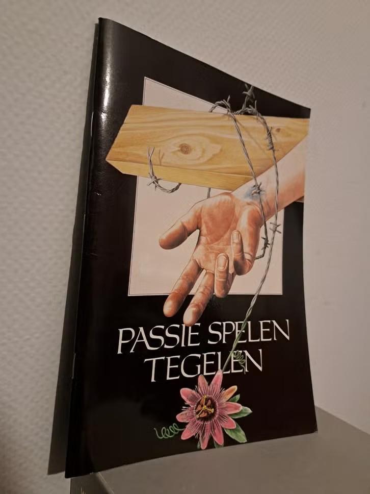 HET PASSIESPEL VAN TEGELEN - Jacques Schreurs m.s.c., Boeken, Geschiedenis | Stad en Regio, Ophalen of Verzenden, Zo goed als nieuw