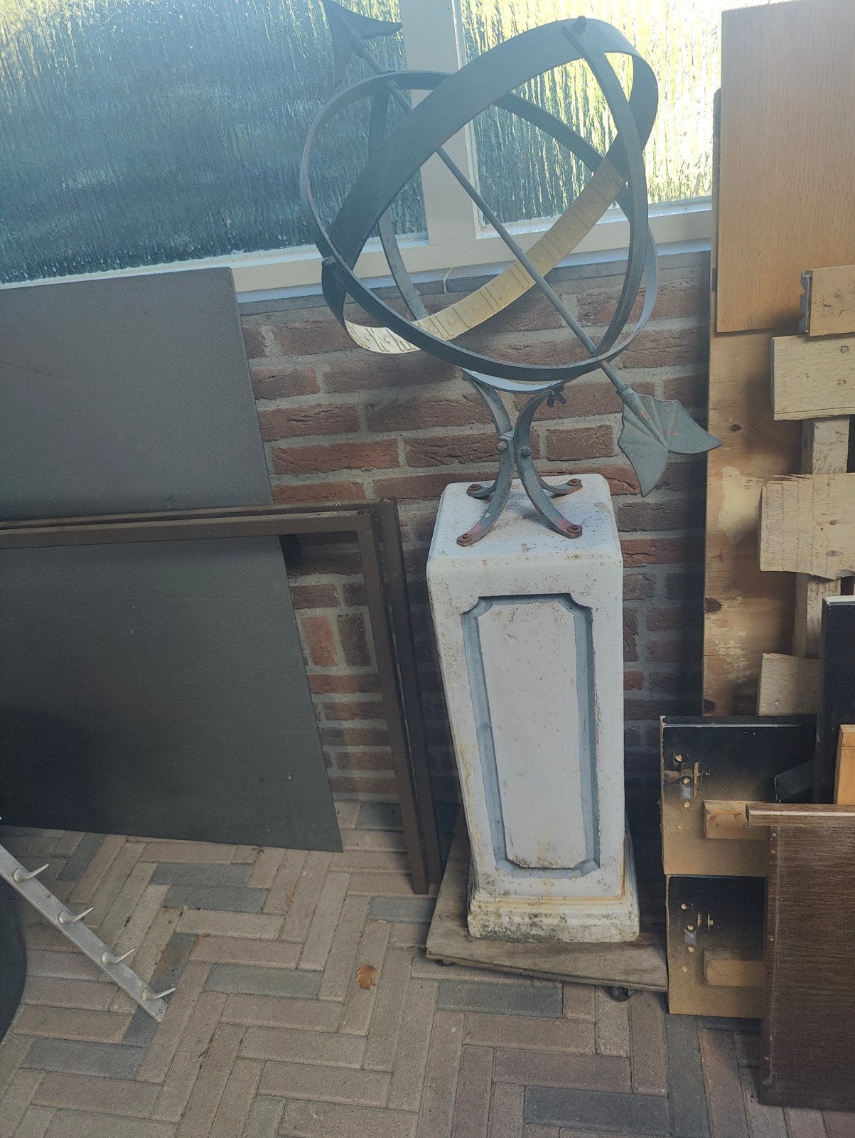 Zonnewijzer met Sokkel, Ophalen