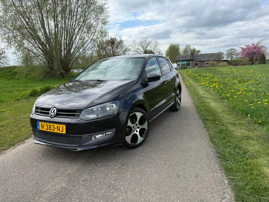 Volkswagen Polo 1.2 51KW 2010 Zwart nw apk airco!, Voorwielaandrijving, 967 kg, 40 €/maand, 1198 cc