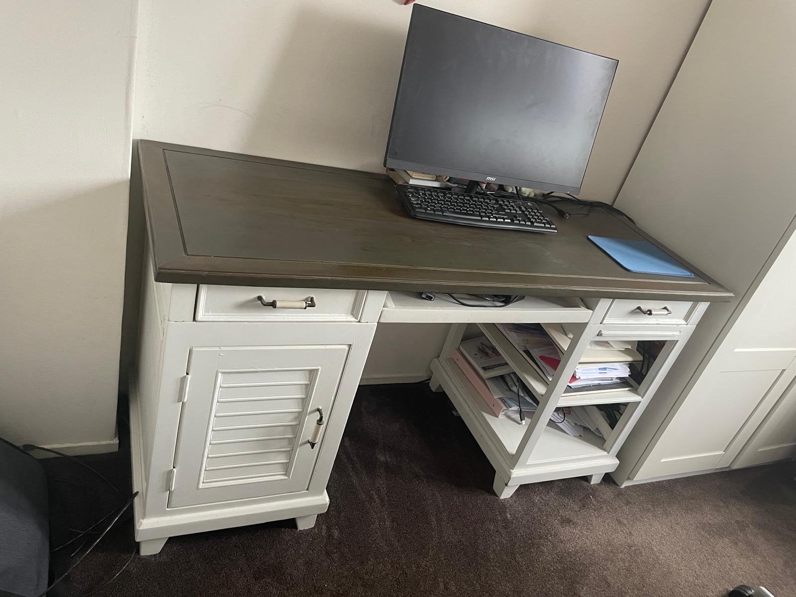 Landelijk bureau met opbergruimte en lades, Gebruikt, Ophalen of Verzenden, Computerbureau, Klassiek