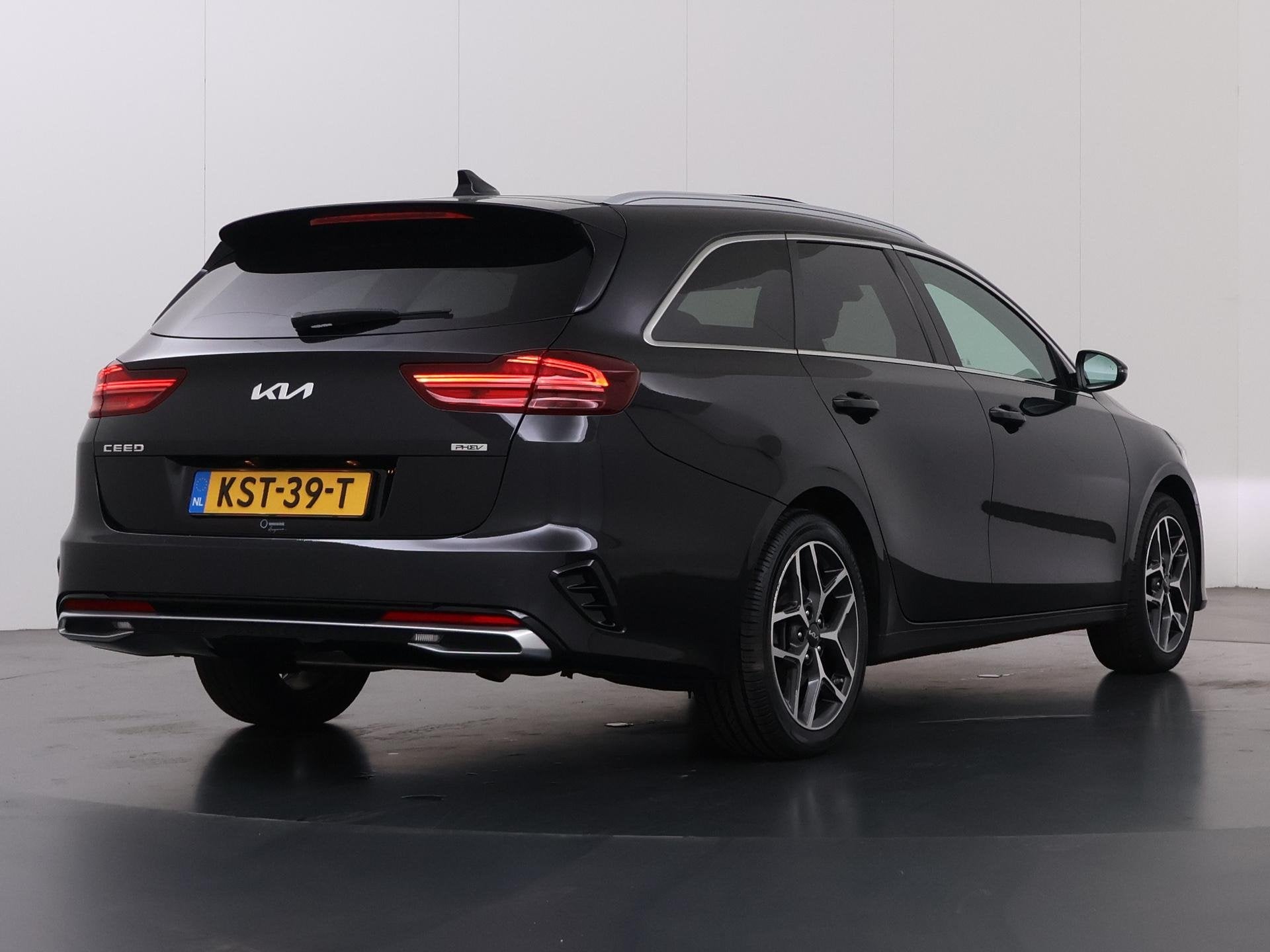 Kia Ceed Sportswagon 1.6 GDI PHEV ExecutiveLine | Trekhaak A, Dealer onderhouden, Gebruikt, Zwart, Lichtsensor