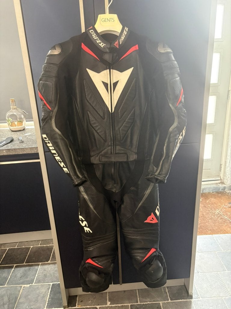 Dainese Leren Motorpak Zwart/Rood maat 48, Motoren, Kleding | Motorkleding, Ophalen, Dainese, Combipak, Dames