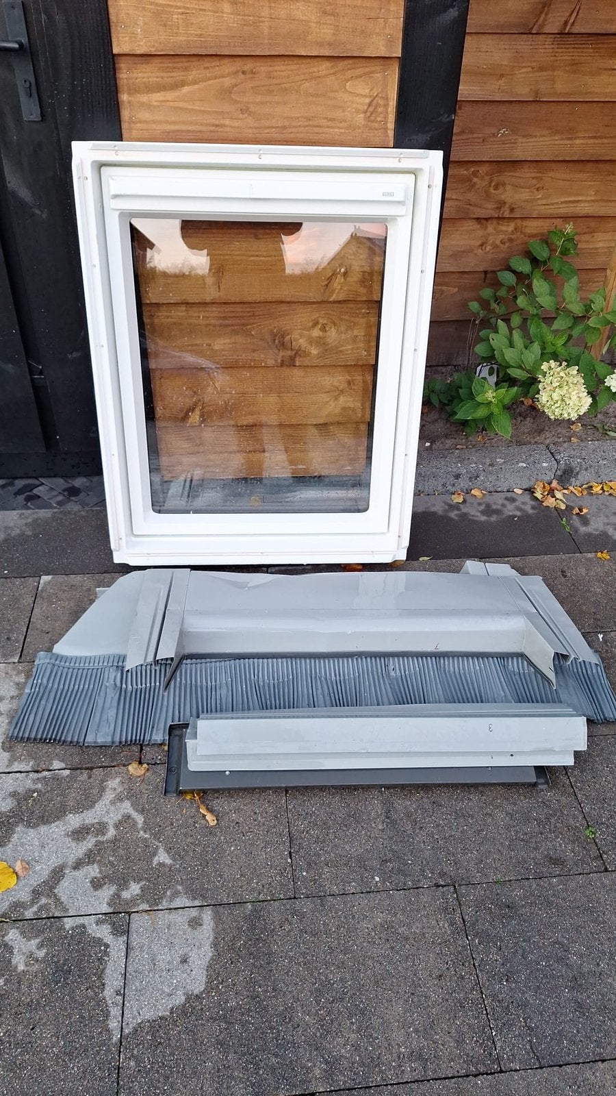 VELUX DAKRAAM 78x98 KUNSTSTOF MET GOOTSTUKKEN, Ophalen, Minder dan 80 cm, 80 tot 120 cm, Zo goed als nieuw