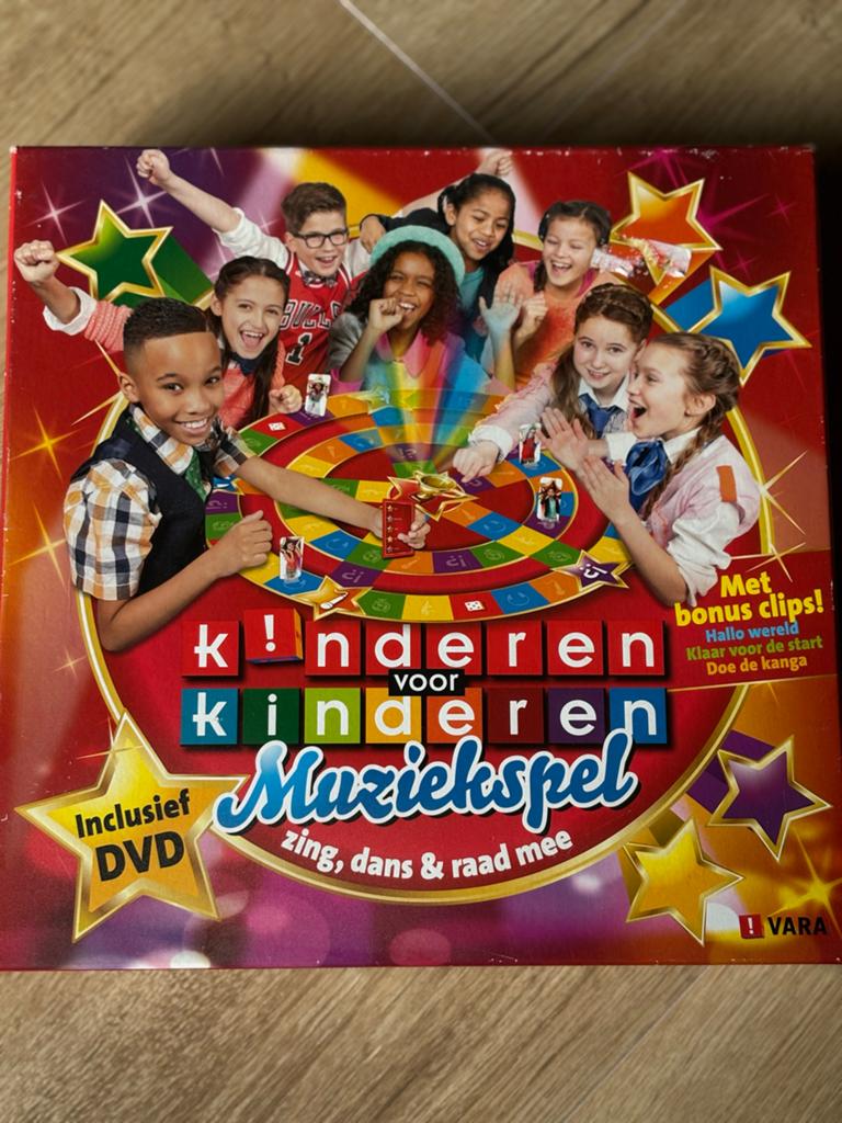 Kinderen voor Kinderen Muziekspel - Zing, dans & raad mee!, Hobby en Vrije tijd, Gezelschapsspellen | Bordspellen, Drie of vier spelers