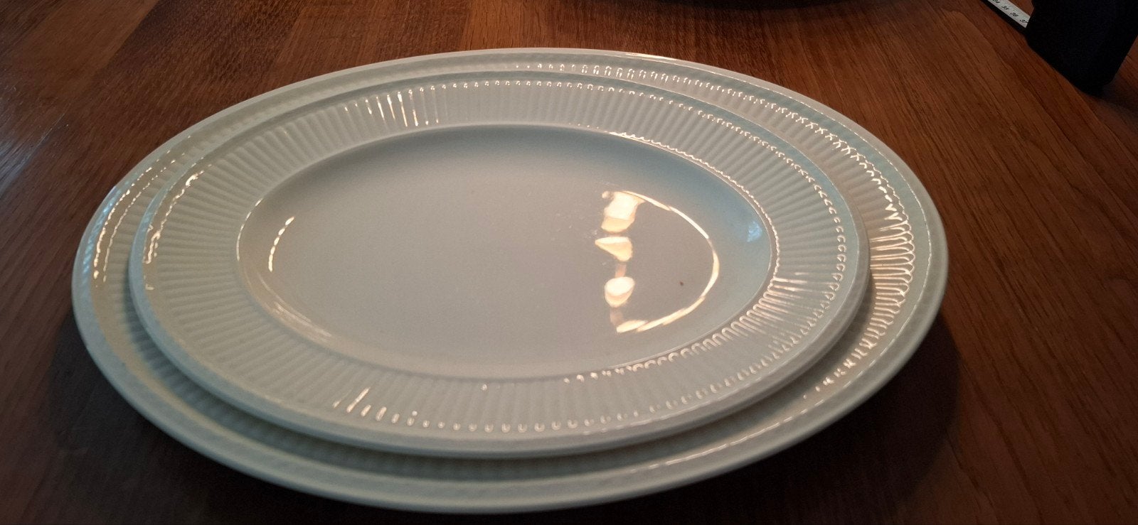 Set van 2 Wedgwood Edme schalen 35cm en 29cm - als nieuw, Ophalen, Klassiek, Wedgwood, Porselein