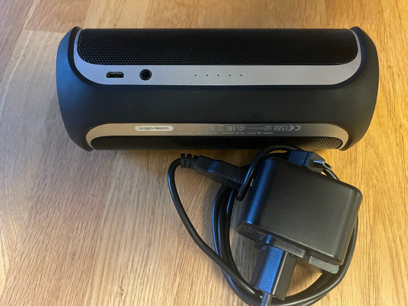 JBL Draagbare Speaker - Gebruikt maar werkt perfect, Gebruikt, Ophalen of Verzenden, Draagbare speaker, Inclusief oplader