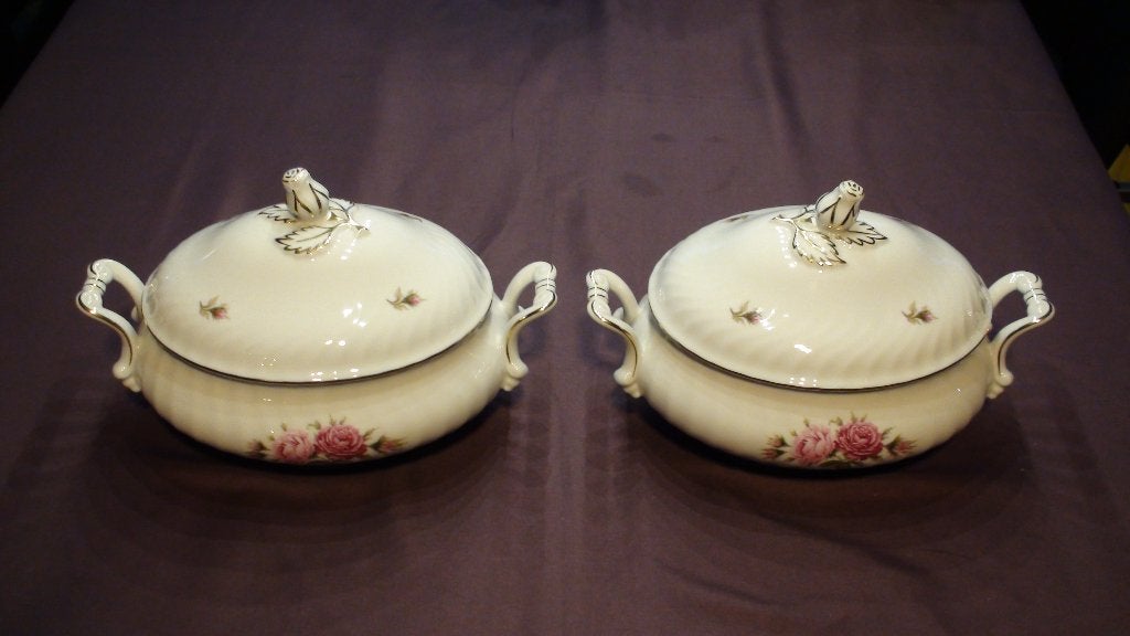 Twee moosrose schalen met deksel porselein AK, Ophalen of Verzenden