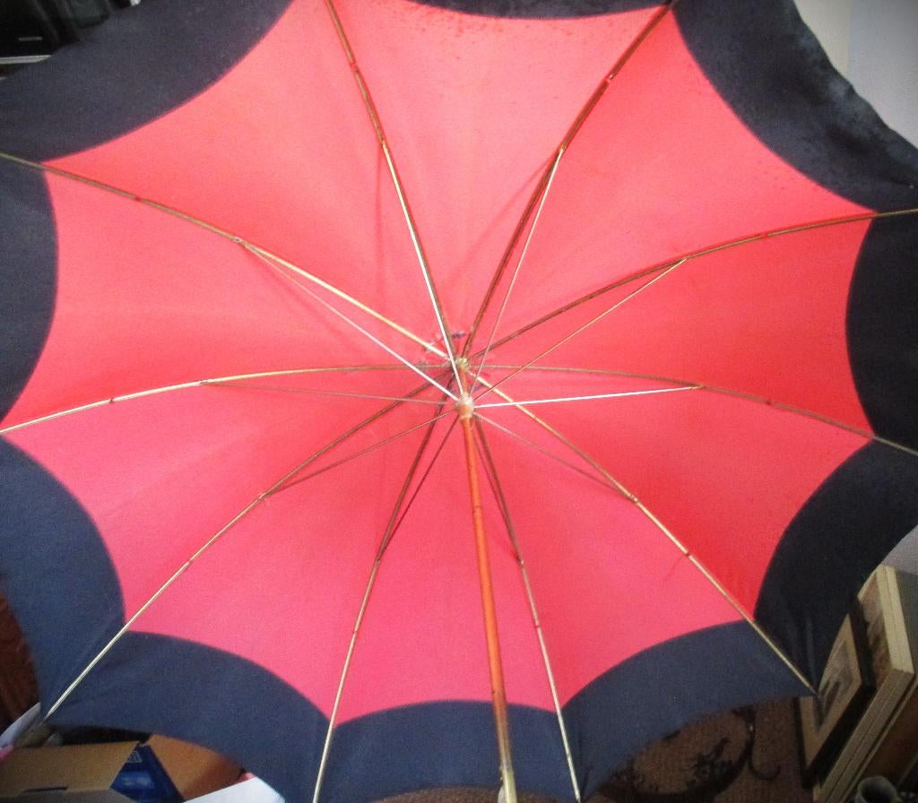 Paraplu~Vintage Zwart en rood Paraplu, jaren 60~Parasol, Ophalen of Verzenden