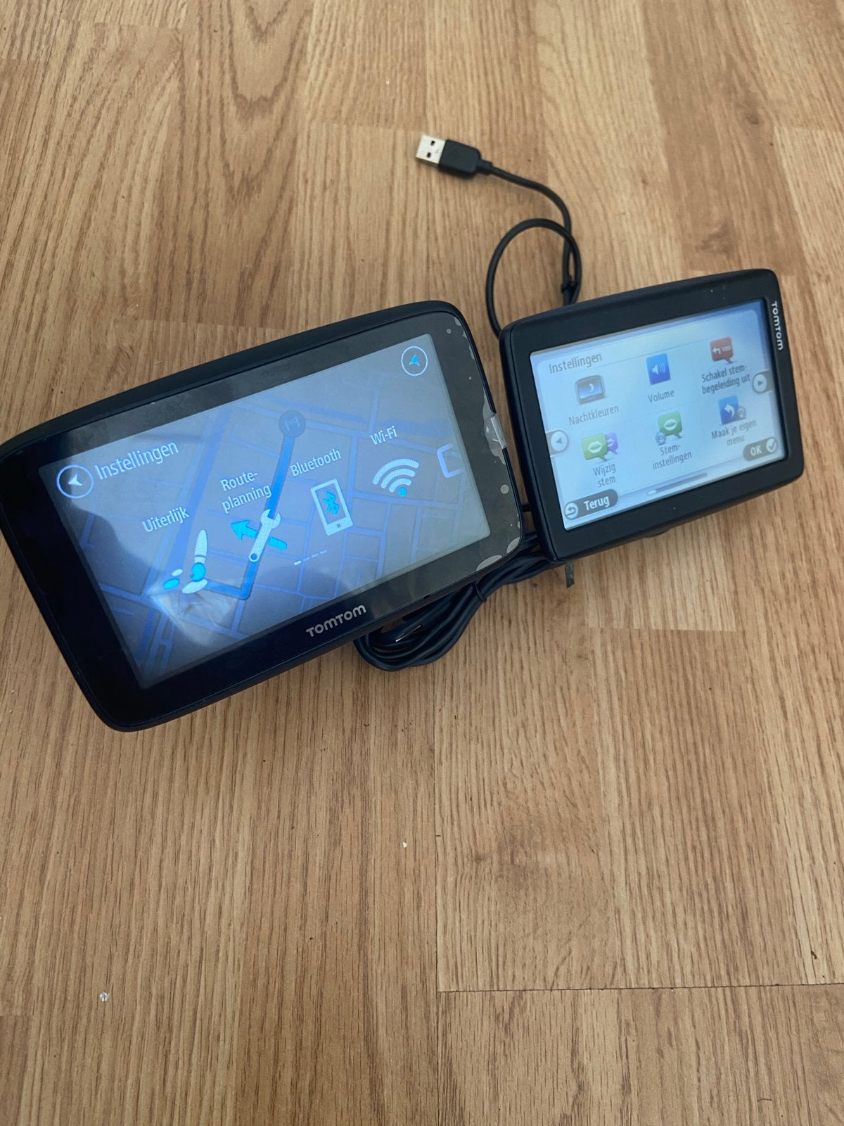2x TomTom navigatiesysteem aangeboden, Auto diversen, Autonavigatie, Ophalen, Gebruikt