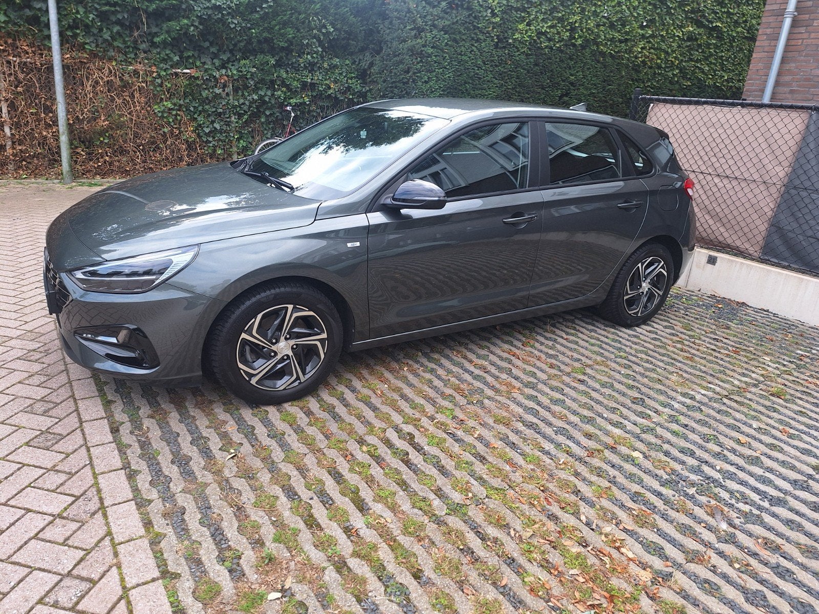 Hyundai i30 1.0 T-gdi 48V 120pk 2022 Grijs. 84000km!, Voorwielaandrijving, Stof, Zwart, Lane Keeping Assist