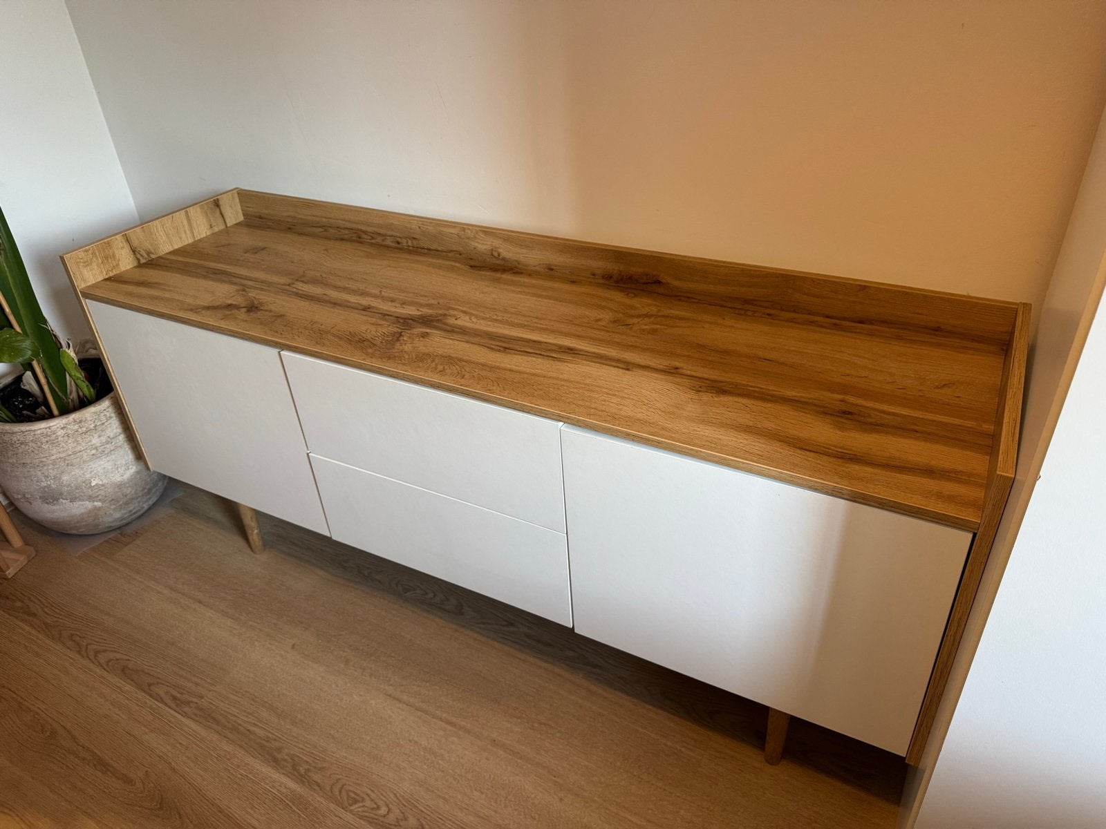 Jysk Aarup tv meubel/dressoir met lades en deurtjes, Ophalen, Gebruikt, 100 tot 150 cm, Eikenhout