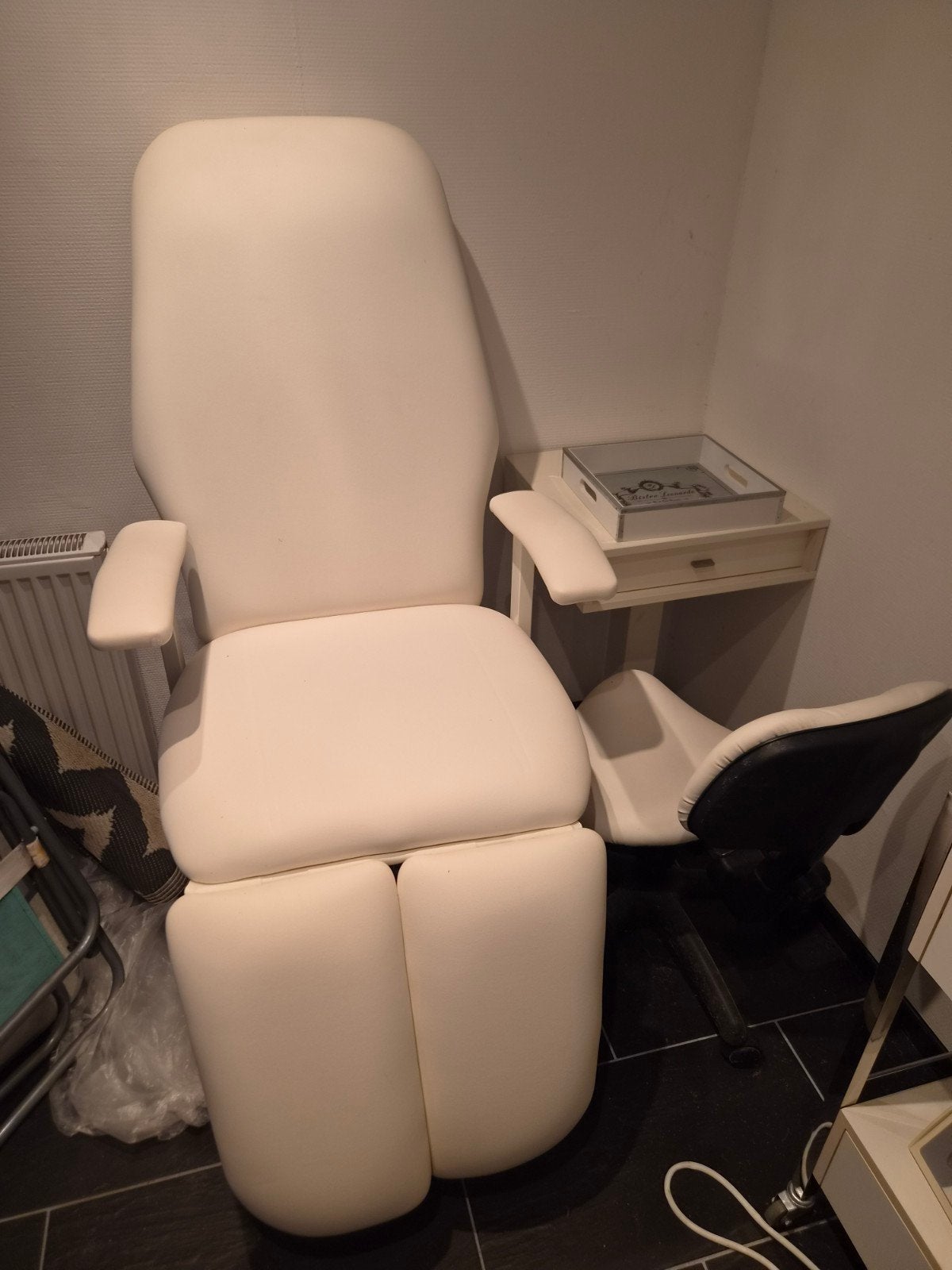 Comfortabele behandelstoel/pedicurestoel - Wit, Ophalen, Stof, Gebruikt, Wit