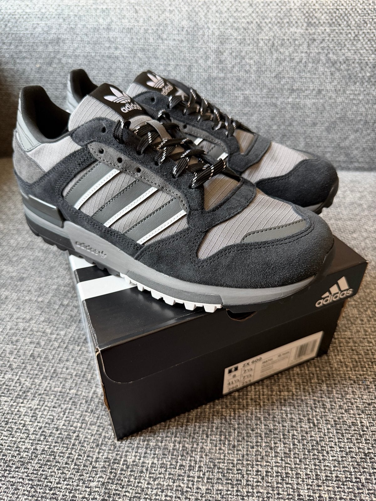 Adidas ZX 600 - Maat 41.5 - Nieuw in doos, Zwart, Nieuw, Ophalen of Verzenden, Sneakers of Gympen