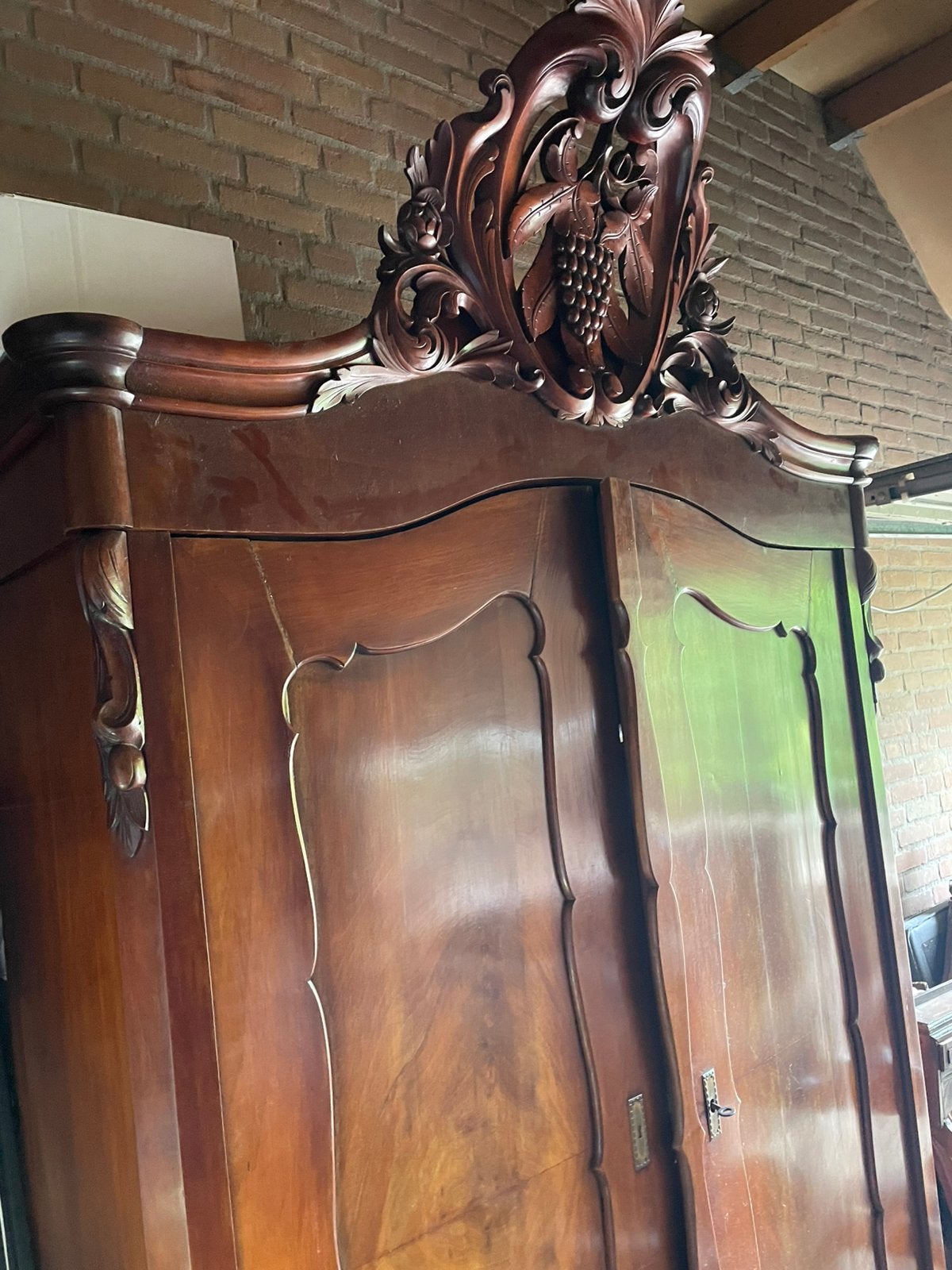 Vol mahonie kuifkast(druiven kroon), Ophalen