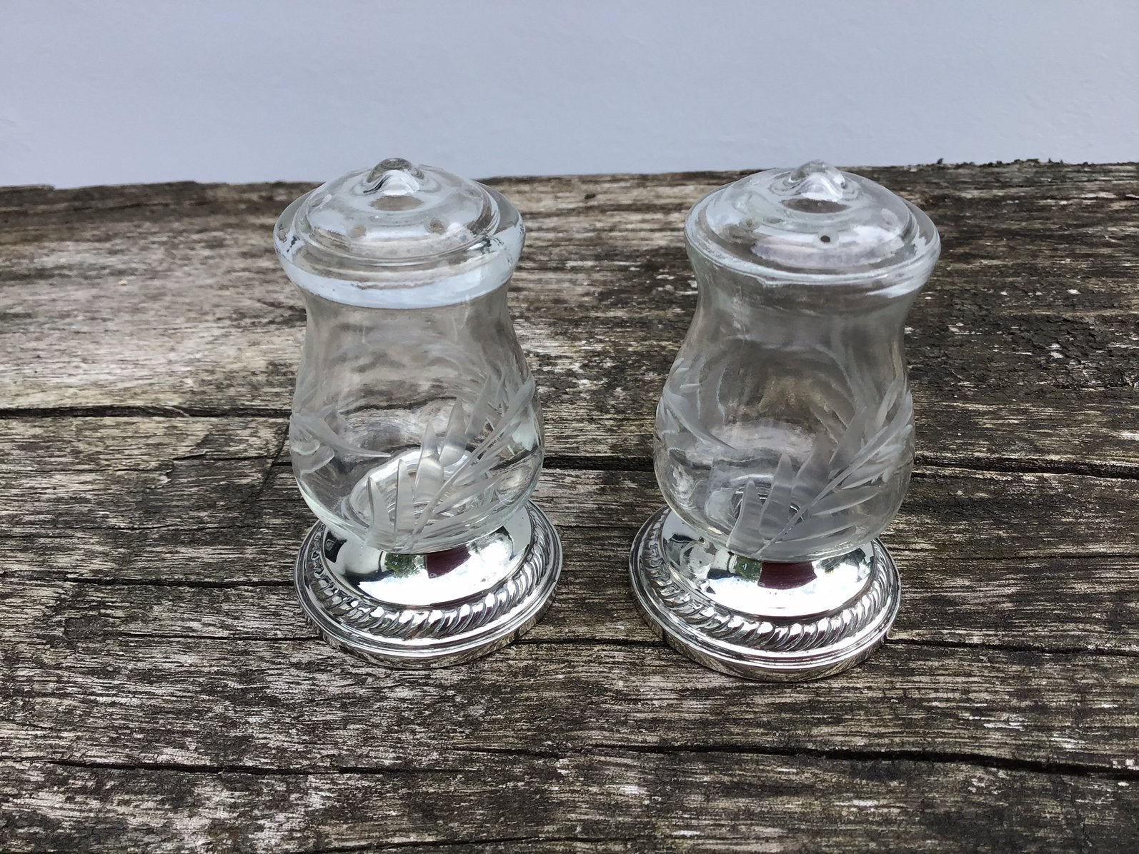 Glazen peper en zoutstrooier op Sterling voet - Hurricane, Antiek en Kunst, Ophalen of Verzenden