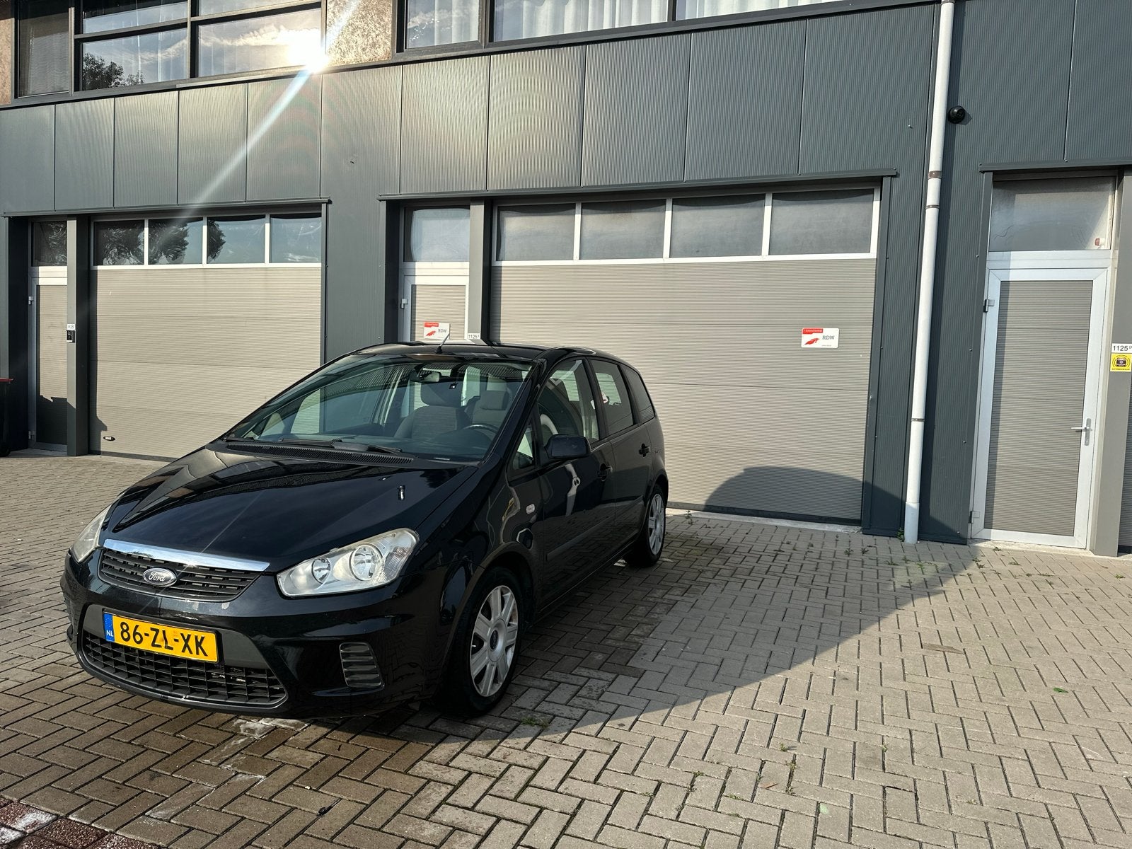 Ford C-Max 1.6-16V Trend Airco! Trekhaak! Boekjes!, Ophalen, 1596 cc, Zwart, Handgeschakeld