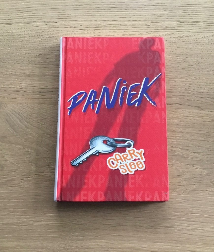 Paniek---Carry Slee, Ophalen of Verzenden, Zo goed als nieuw, Jongen of Meisje, Fictie algemeen