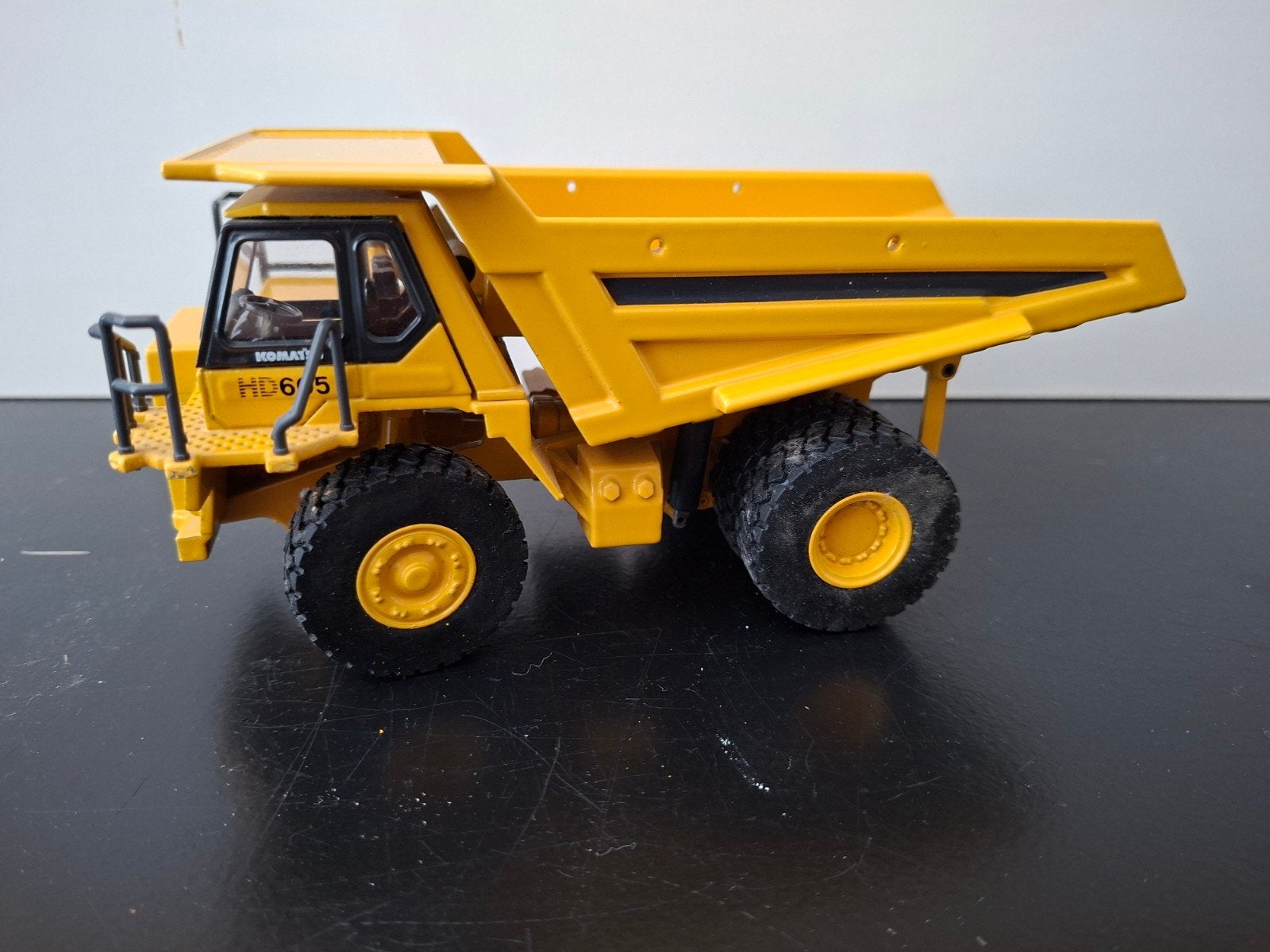 komatsu HD 605 dumper 1:50, Ophalen of Verzenden, Zo goed als nieuw, Auto, Overige merken