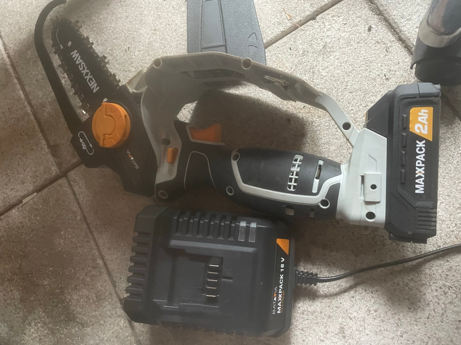 Batavia Nexxsaw kettingzaag met defecte accu, Doe-het-zelf en Verbouw, Gereedschap | Zaagmachines, Minder dan 30 mm, Gebruikt