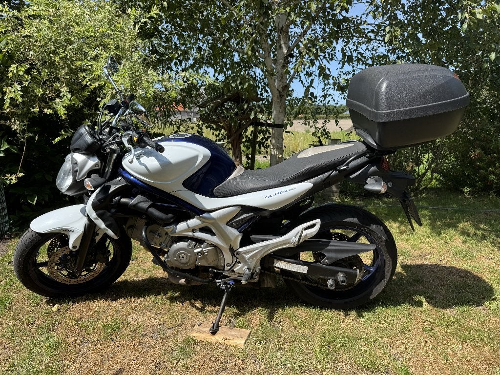Suzuki SV 650 Gladius A/A2, 2 cilinders, Gebruikt, Particulier, Meer dan 35 kW