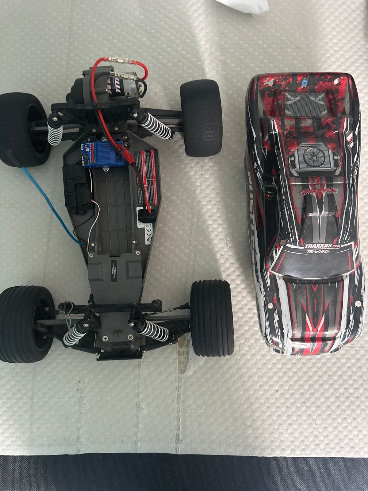 Traxxas Rustler RC Auto - Zo goed als nieuw, Hobby en Vrije tijd, Modelbouw | Radiografisch | Auto's, Zo goed als nieuw, Auto offroad