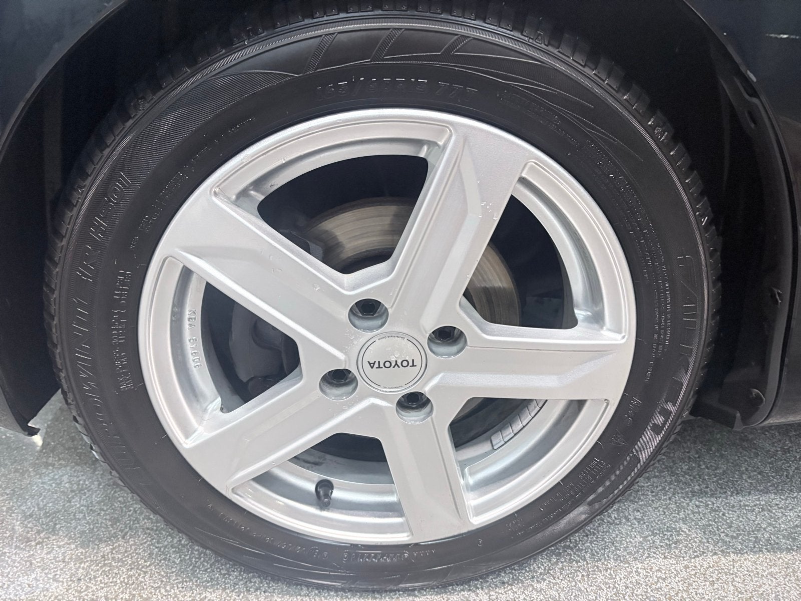 Toyota 15 inch velgen met Falken All Season banden, Ophalen, Gebruikt, 15 inch, Banden en Velgen