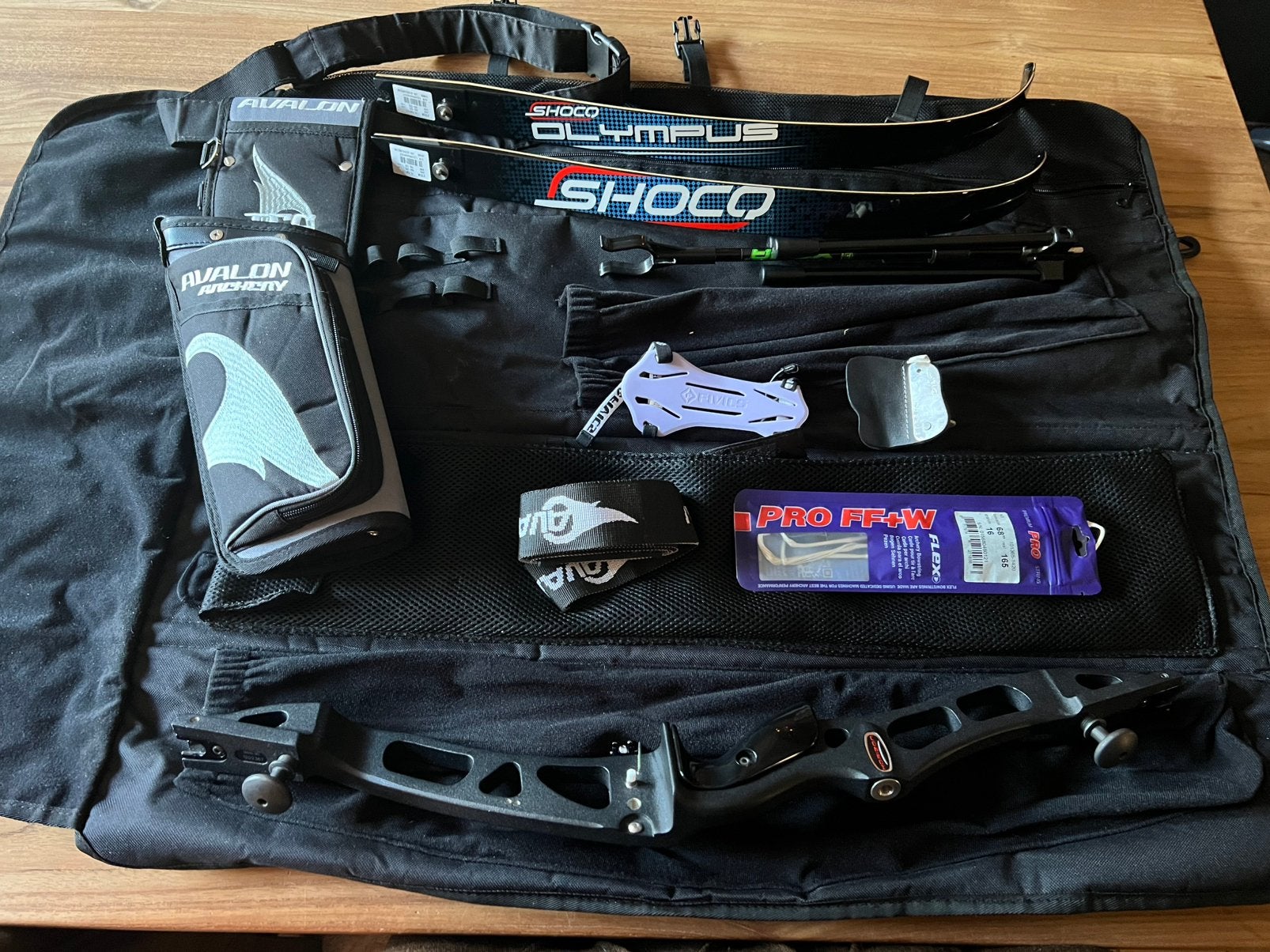 Hoyt Horizon RH 25 inch met Shocq 68/26 lbs latten, Ophalen, Zo goed als nieuw, Recurveboog
