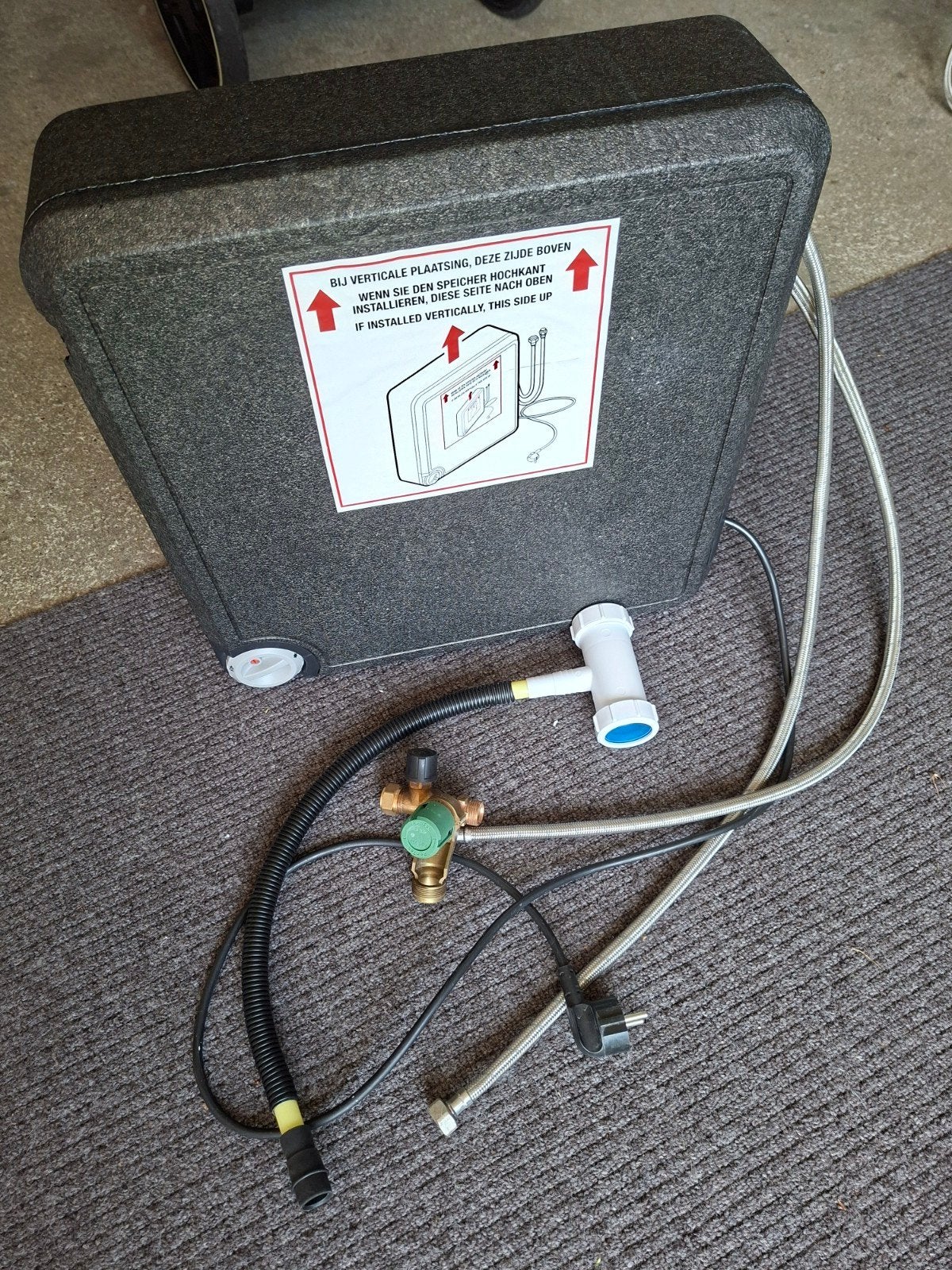 Inventum plintboiler Modesto Q10, Gebruikt, Minder dan 20 liter, 3 t/m 5 jaar oud, Boiler