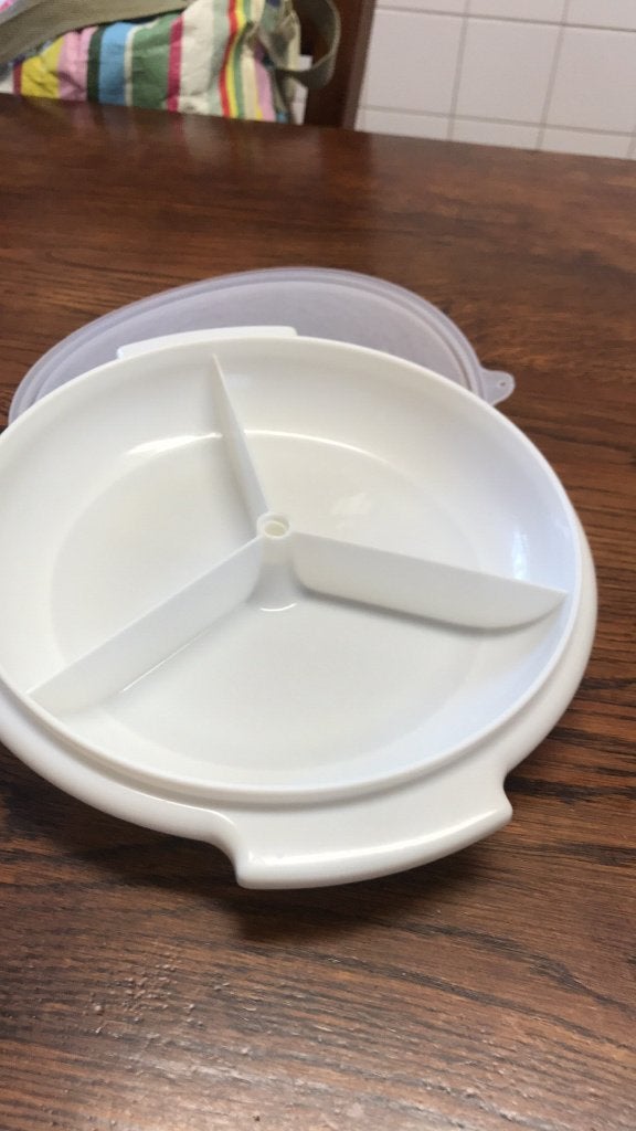 Tupperware serveerschaal, Huis en Inrichting, Schaal, Wit, Ophalen of Verzenden, Zo goed als nieuw