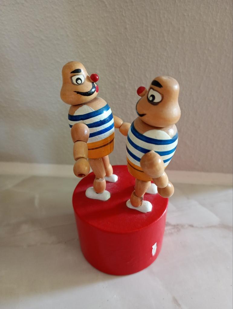 Houten drukpoppetje, drukfiguur zwemmers, Ophalen of Verzenden, Gebruikt