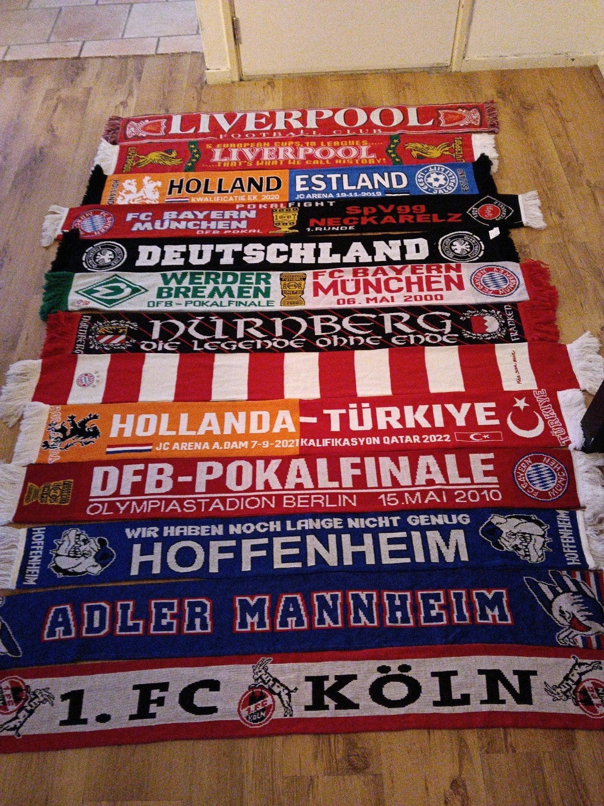 Grote collectie voetbal sjaals (ca. 70 stuks), Verzamelen, Sportartikelen en Voetbal, Zo goed als nieuw, Vaantje of Sjaal, Buitenlandse clubs