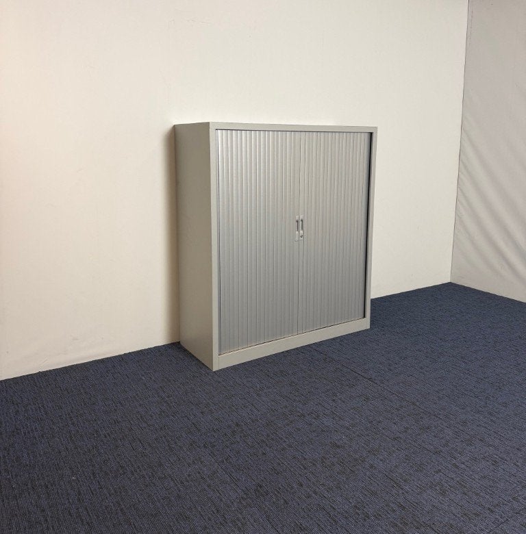 4 x Roldeurkast Markant, aluminium, H 135 x B 120 x D 45 cm., Ophalen, Gebruikt