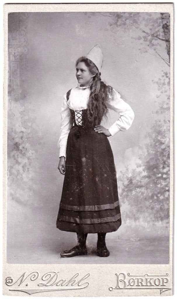 CDV Vrouw Lang Haar Klederdracht Denemarken Foto Dahl Borkop, Gebruikt, Foto, Klederdracht, Ophalen of Verzenden