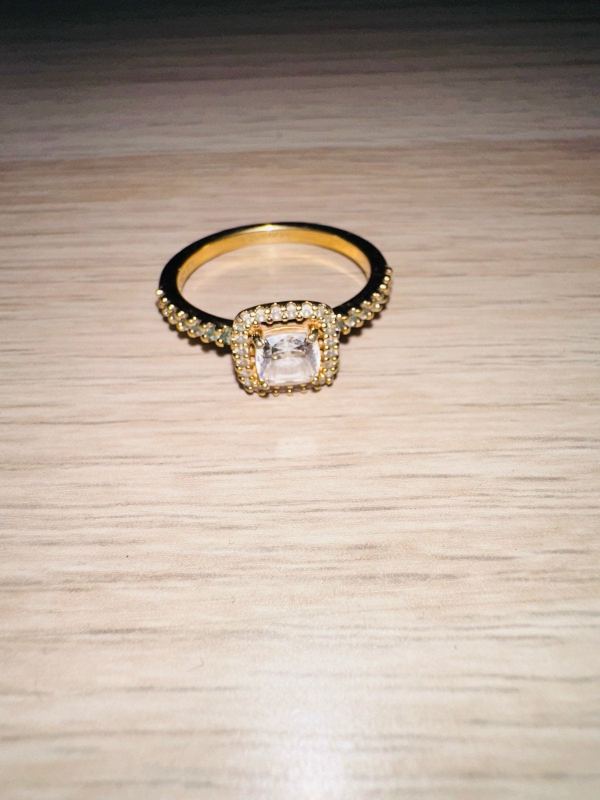 Sprankelende ring met vierkante heldere halo, Overige materialen, Gebruikt, 17 tot 18, Dame