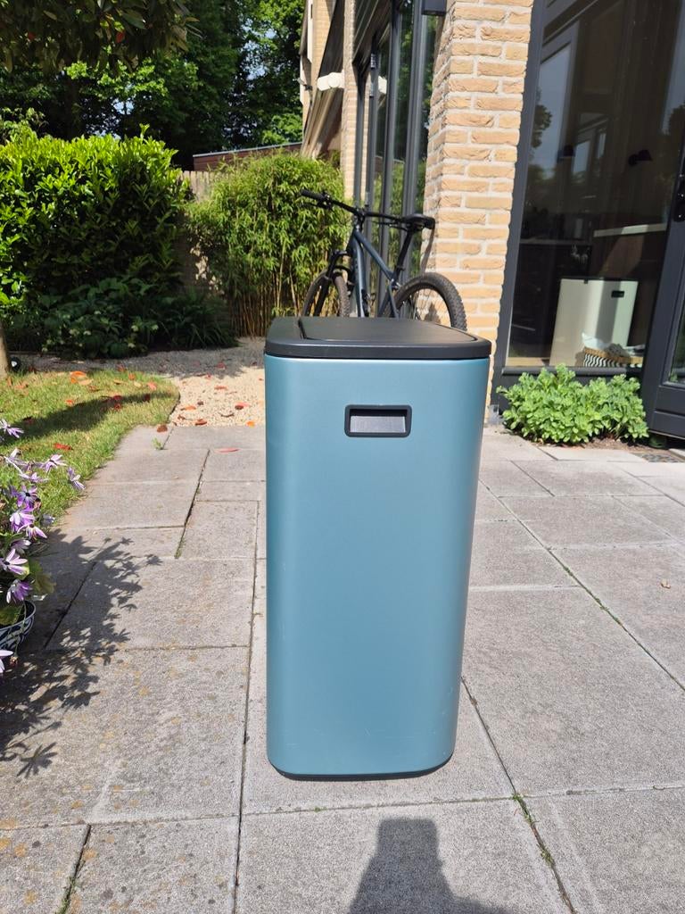 Brabantia afvalemmer 2x30L - Lichtblauw metallic, Huis en Inrichting, Woonaccessoires | Prullenbakken, Gebruikt, Metaal, 40 liter of meer