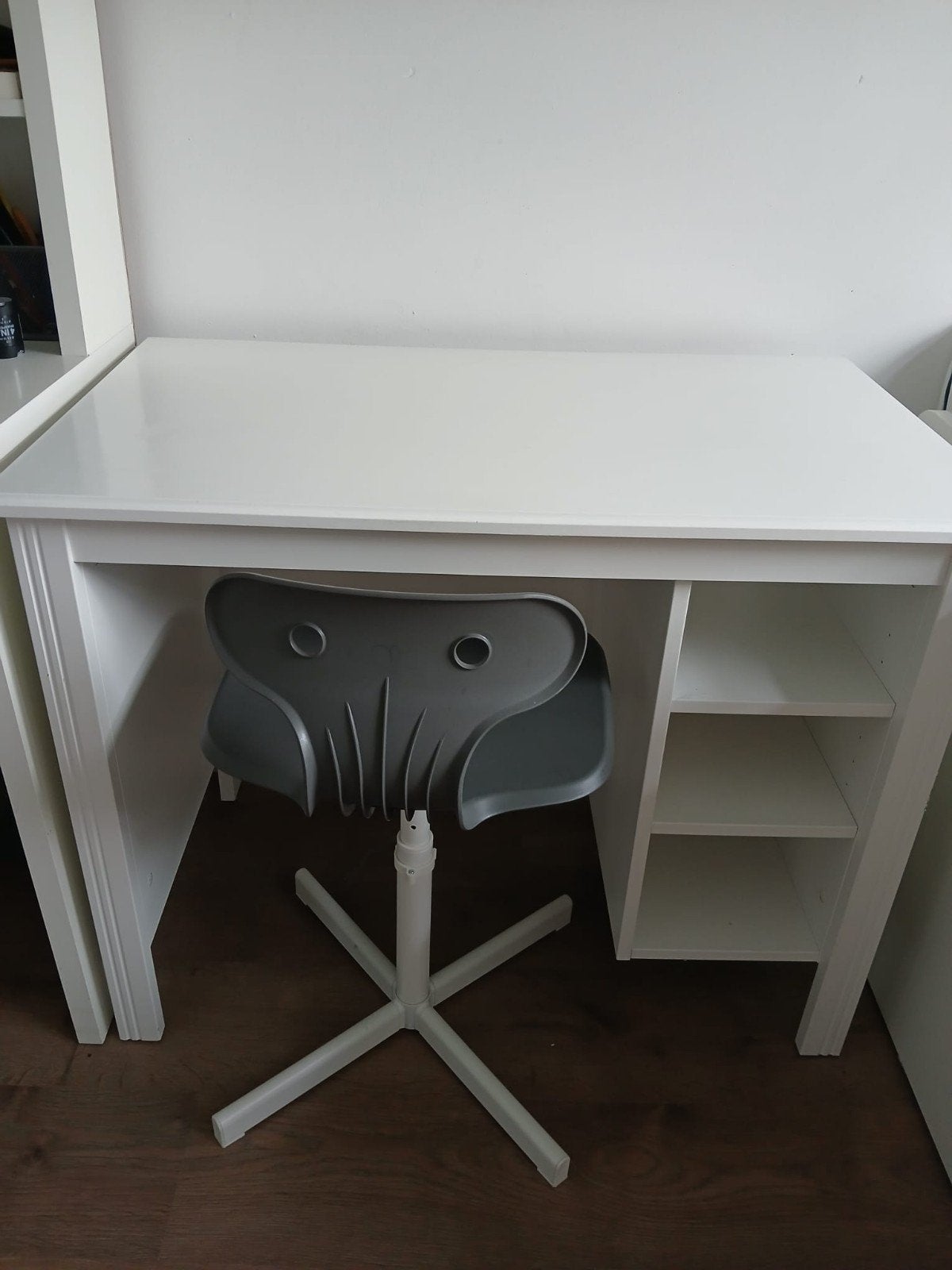 Ikea bureau met stoel, Huis en Inrichting, Bureaus, Ophalen, Overige typen, Zo goed als nieuw, IKEA
