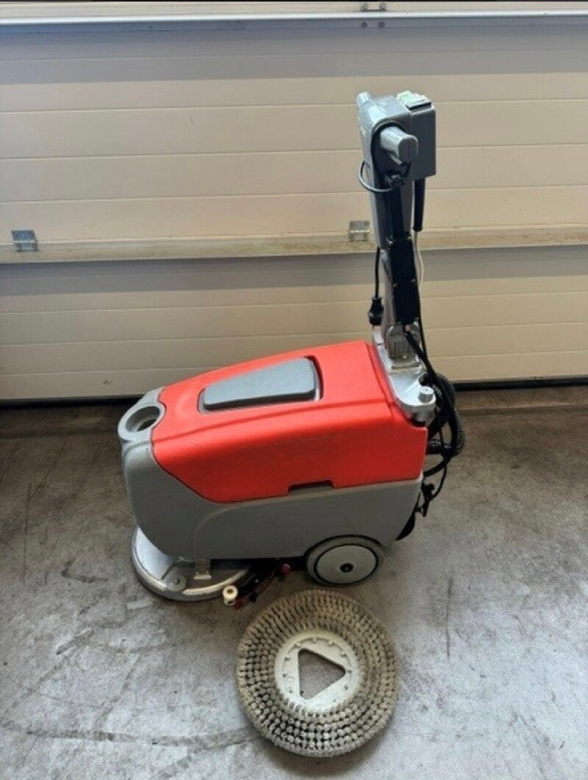 Hako Hakomatic B12 Schrobzuigmachine - 2014, Zelfrijdend, Ophalen, Overige merken, Gebruikt, Dweilfunctie