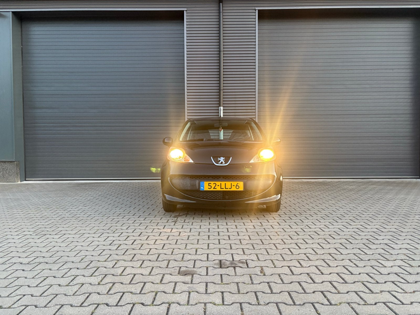 Peugeot 107 1.0 12V 3DR 2008 Zwart, Auto's, Voorwielaandrijving, 4 stoelen, Handgeschakeld, Particulier