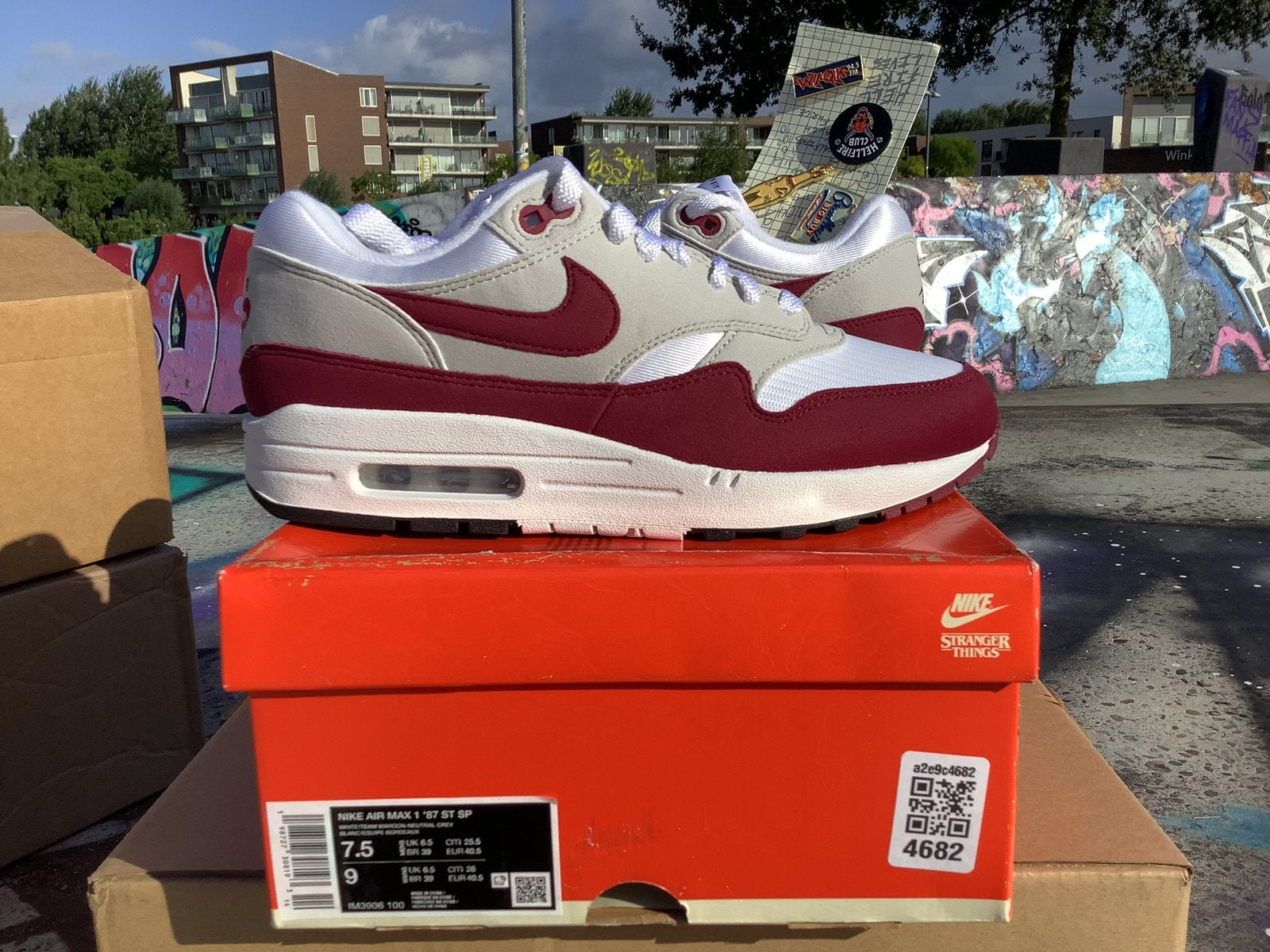 Nike Air Max 1 “ Stranger Things “ maat 40,5 ‼️, Overige kleuren, Nieuw, Ophalen of Verzenden, Sneakers of Gympen
