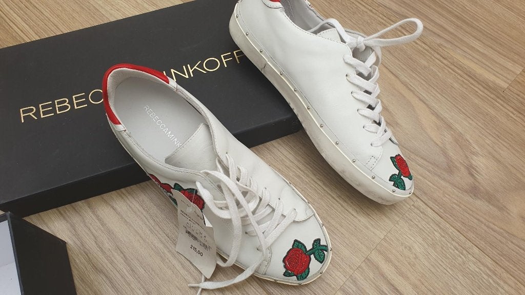 Rebecca Minkoff sneakers wit met geborduurde rozen nieuw 39, Kleding | Dames, Schoenen, Wit, Nieuw, Ophalen of Verzenden, Sneakers of Gympen