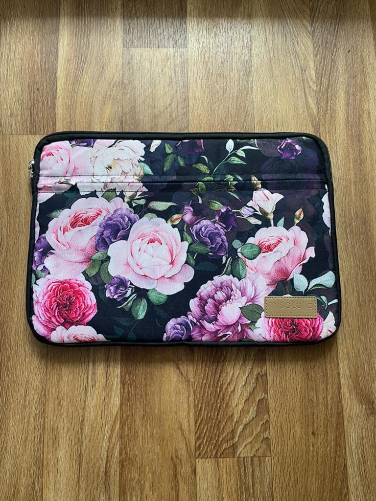 Gloednieuwe laptophoes met rozen van Mistella., Computers en Software, Laptophoezen, Ophalen of Verzenden, 16 inch, Nieuw