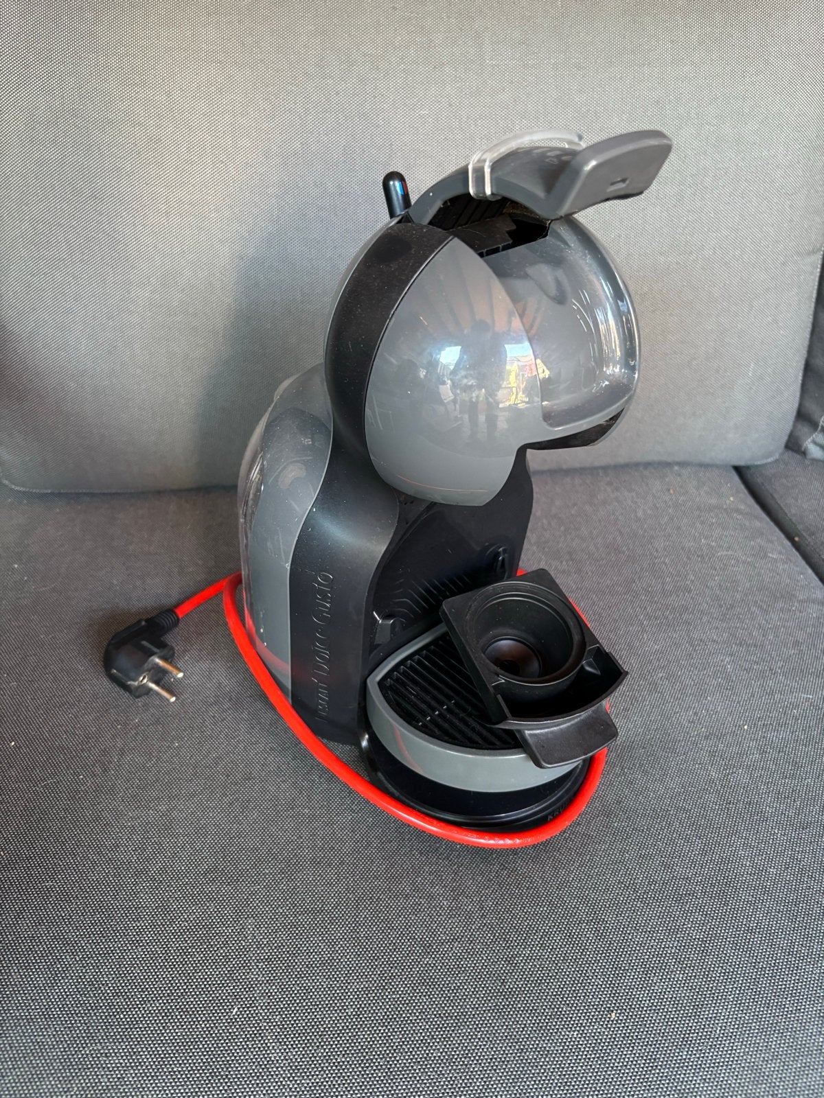 Nescafé Dolce Gusto Mini Me Koffiezetapparaat Grijs, Witgoed en Apparatuur, Ophalen, Koffiepads en cups, Gebruikt, Koffiemachine