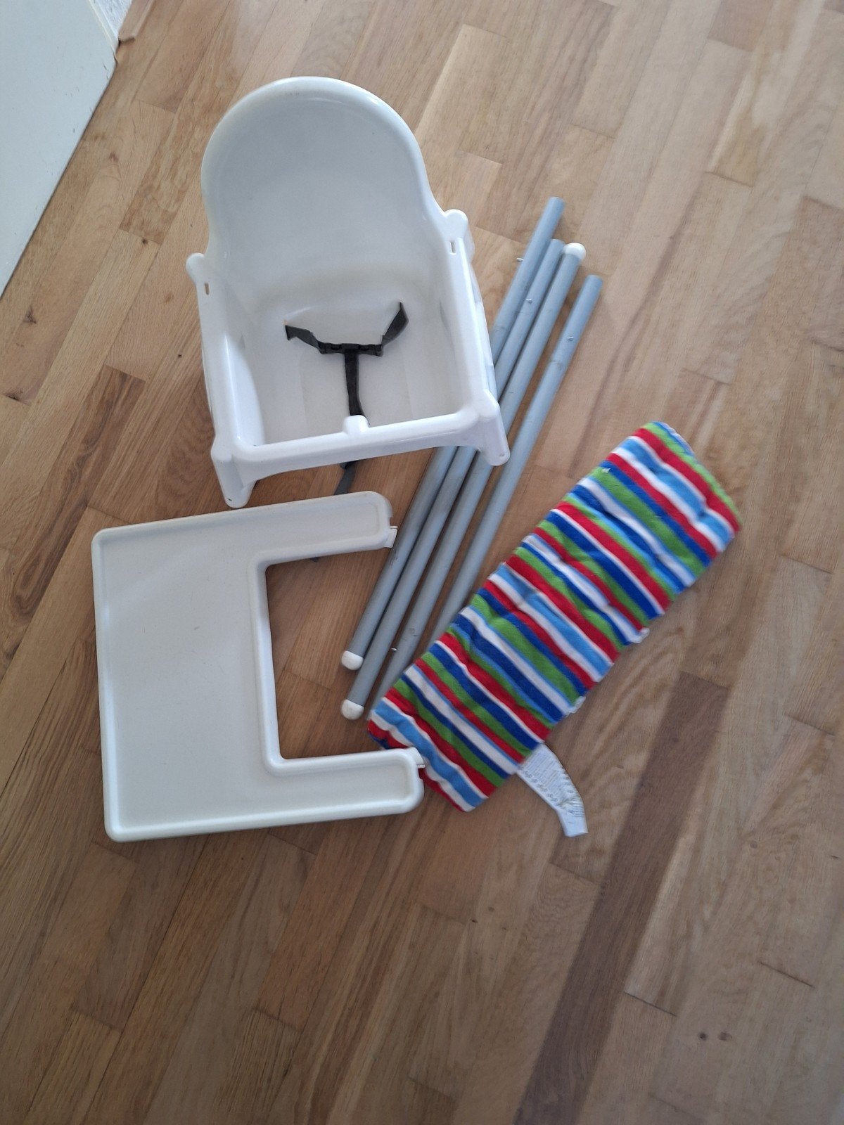 Ikea Antilop kinderstoel met riempjes en stoelverkleiner, Kinderen en Baby's, Kinderstoelen, Ophalen, Zo goed als nieuw, Overige typen