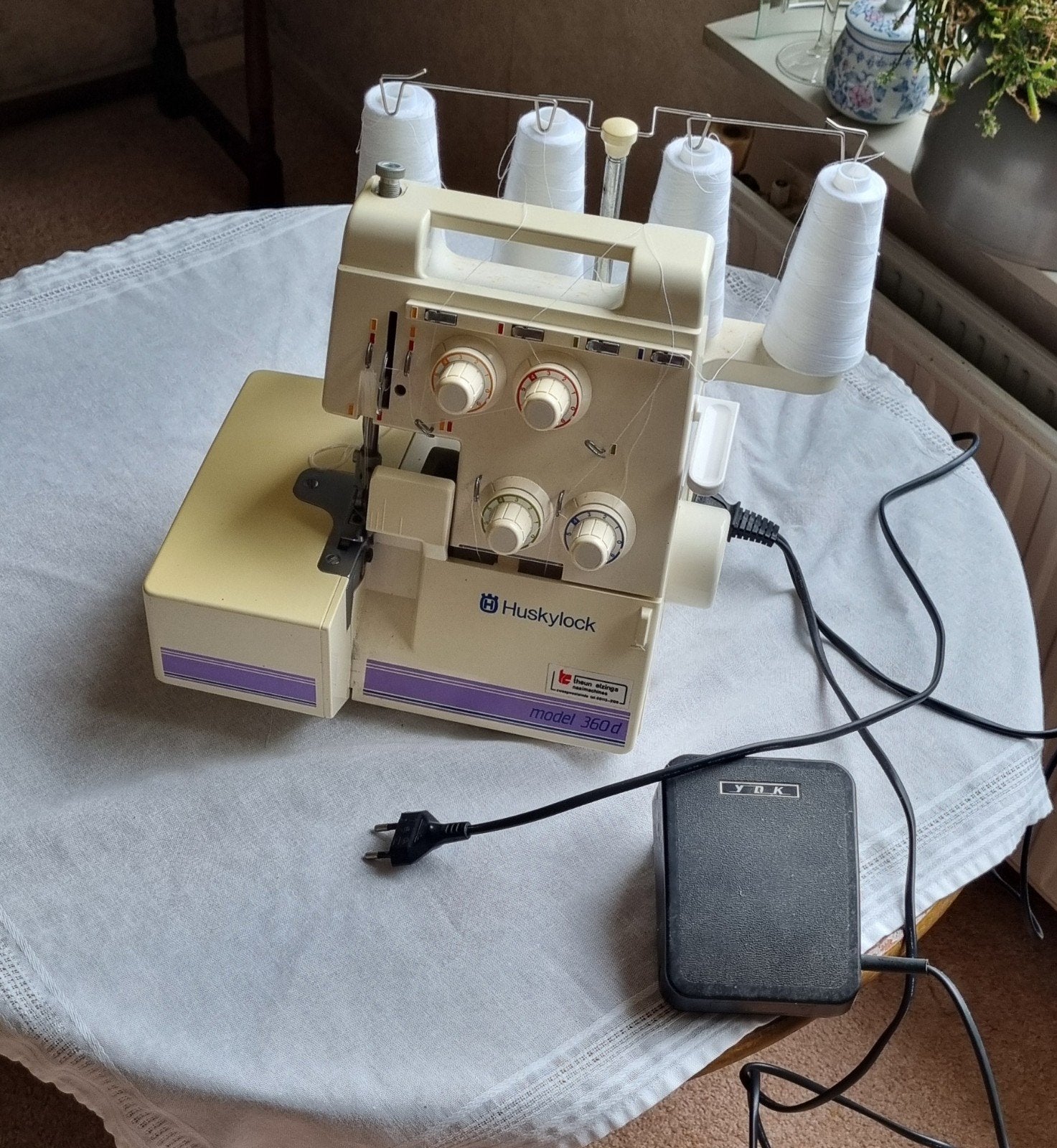 HuskyLock Model 360D Lockmachine, Ophalen, Zo goed als nieuw, Lockmachine, Overige merken